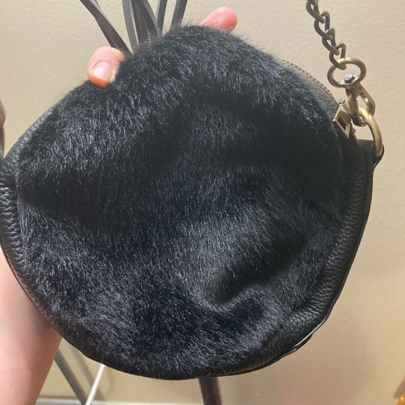 GBG Los Angeles Black purse NWOT chain strap faux fur on one side - Picture 2 of 5